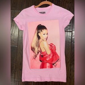 Ariana Grande Dangerous Woman Tour T-Shirt pink Concert Size women’s Small